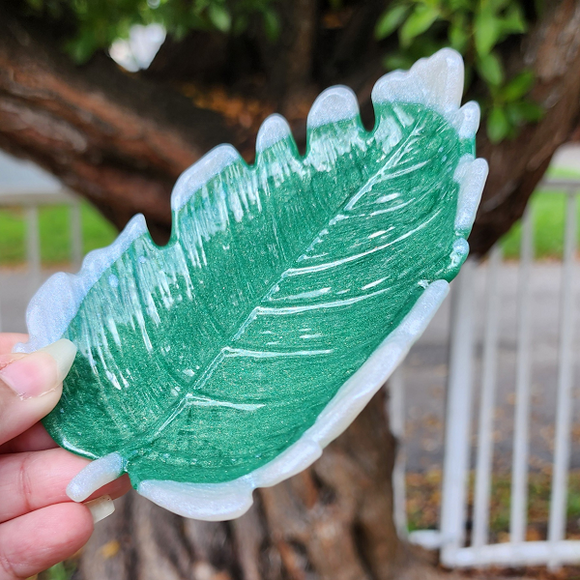 Resin Leaf Tray - Winter Green